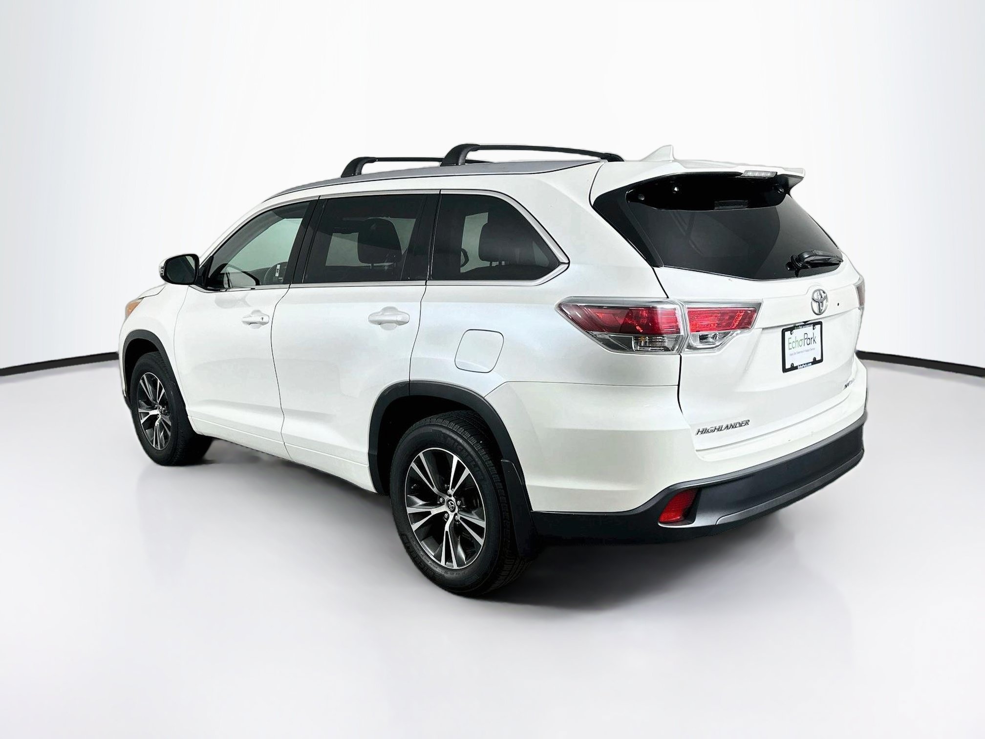 Used 2016 Toyota Highlander XLE AWD/4WD image 5