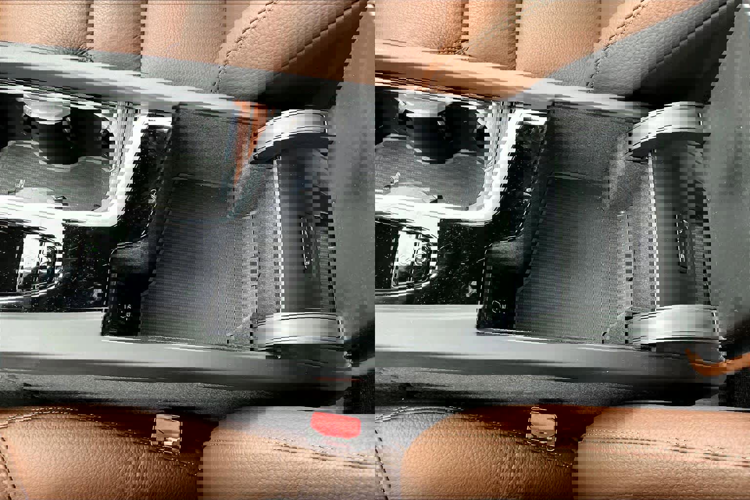 Used 2025 Volvo XC60 T8 Plus w/ Protection Package Premier image 35