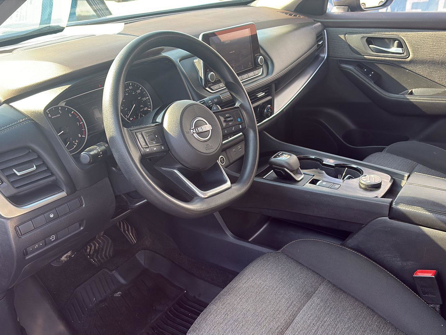 Used 2023 Nissan Rogue SV image 16