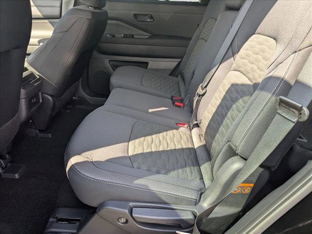New 2025 Nissan Pathfinder S image 14