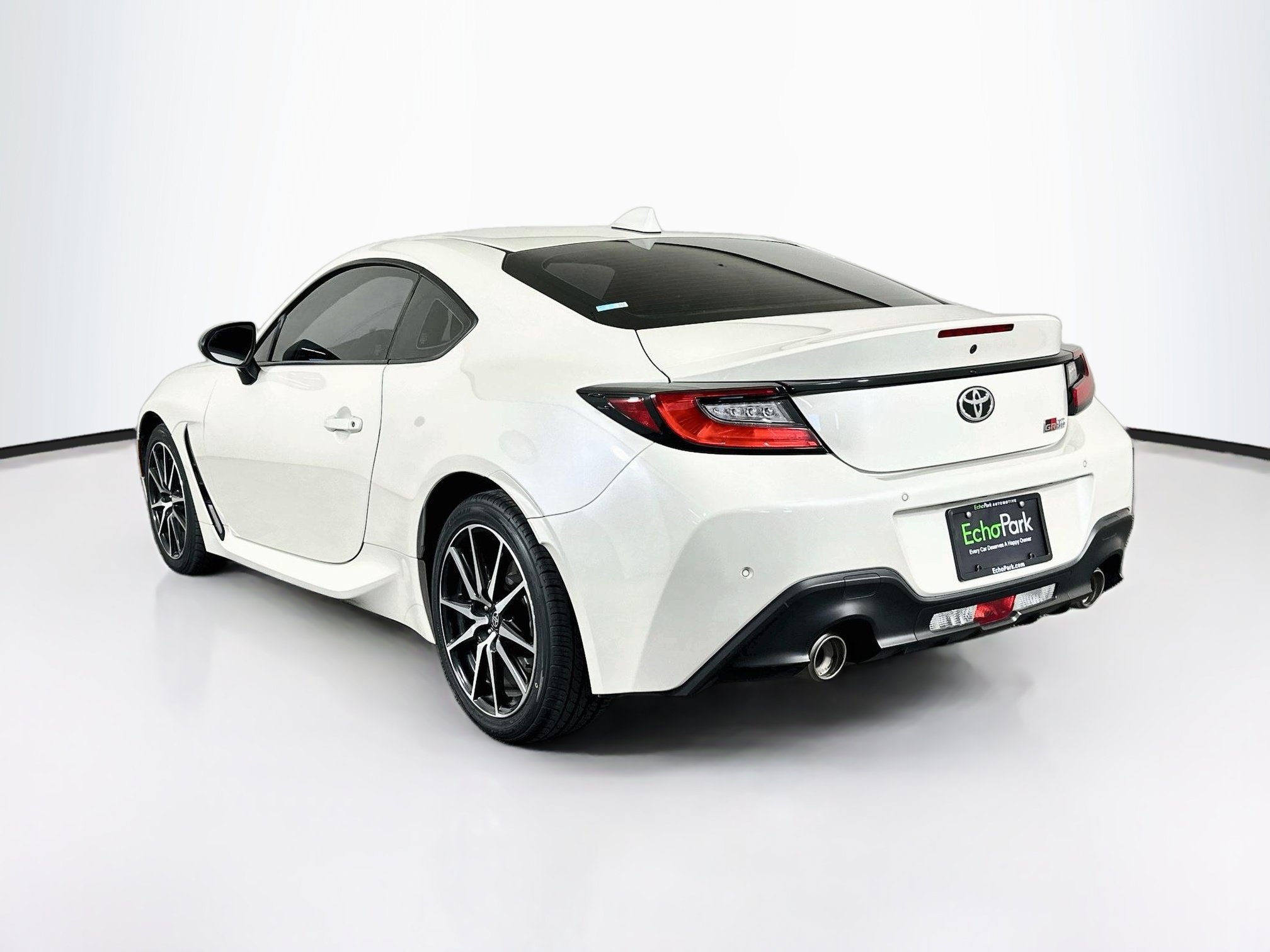 Used 2024 Toyota GR86 RWD image 5