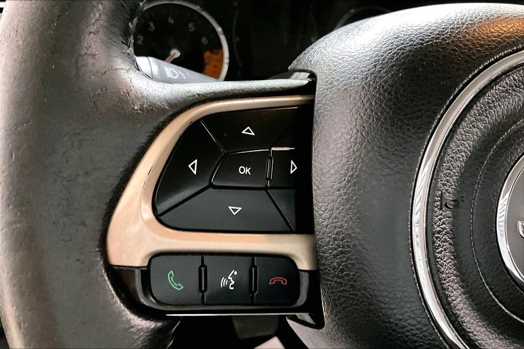 Used 2016 Jeep Renegade Latitude AWD/4WD image 18