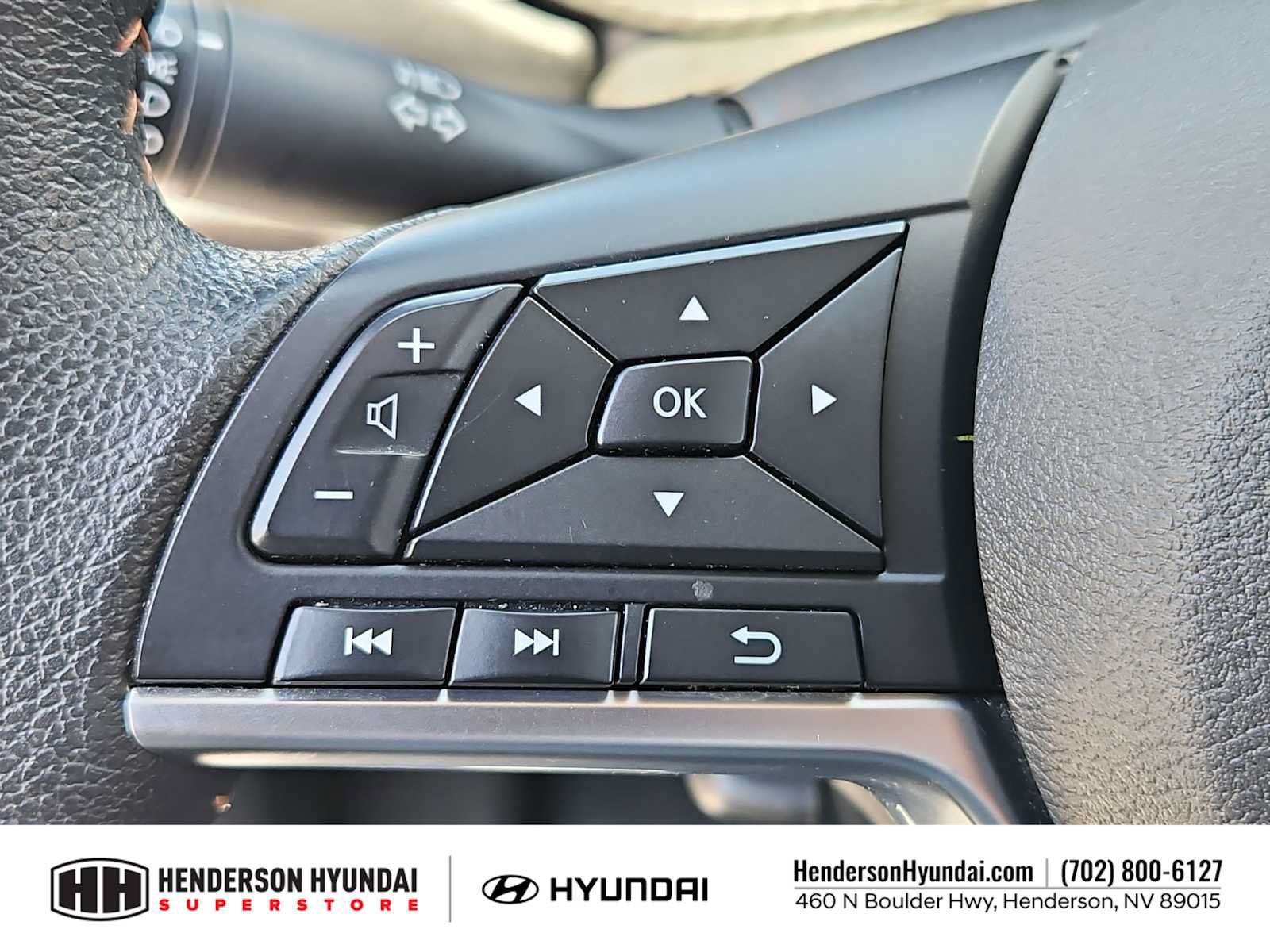 Used 2024 Nissan Versa SR FWD image 23
