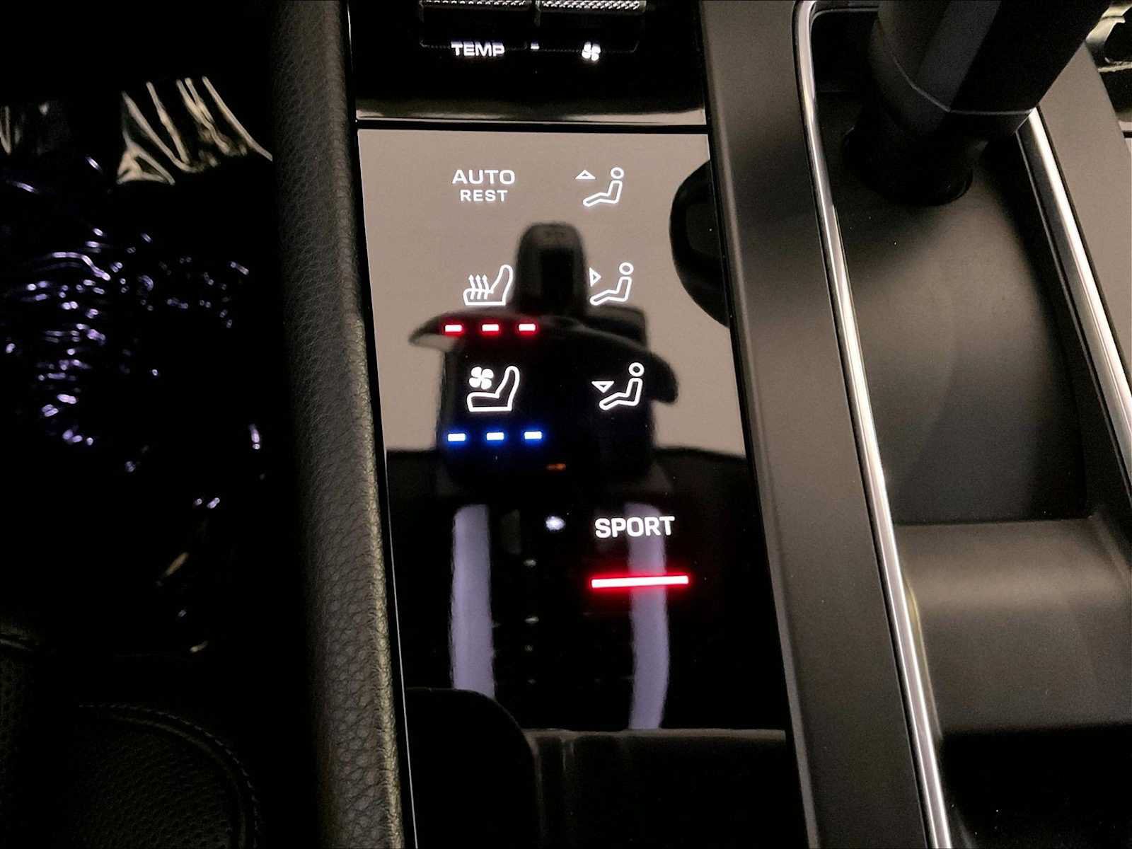 Certified 2023 Porsche Macan AWD/4WD image 39
