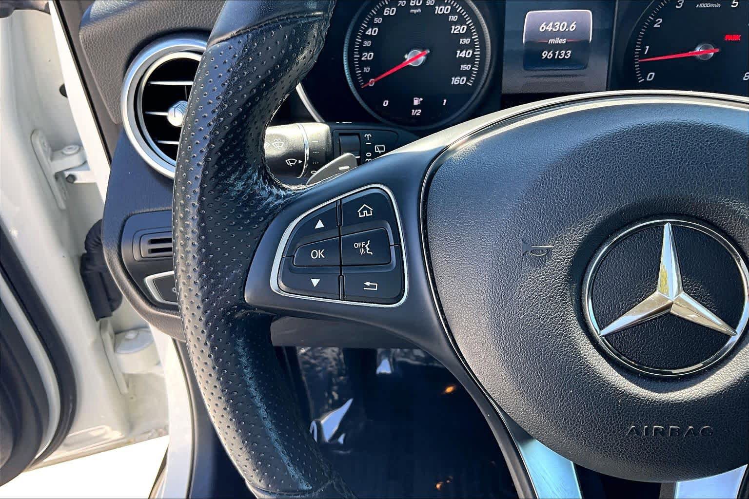 Used 2019 Mercedes-Benz GLC 300 4MATIC image 24