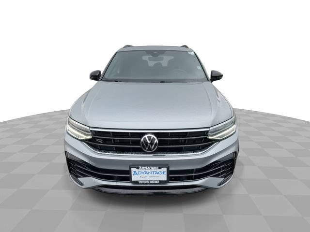 Used 2023 Volkswagen Tiguan SE R-Line AWD/4WD image 3