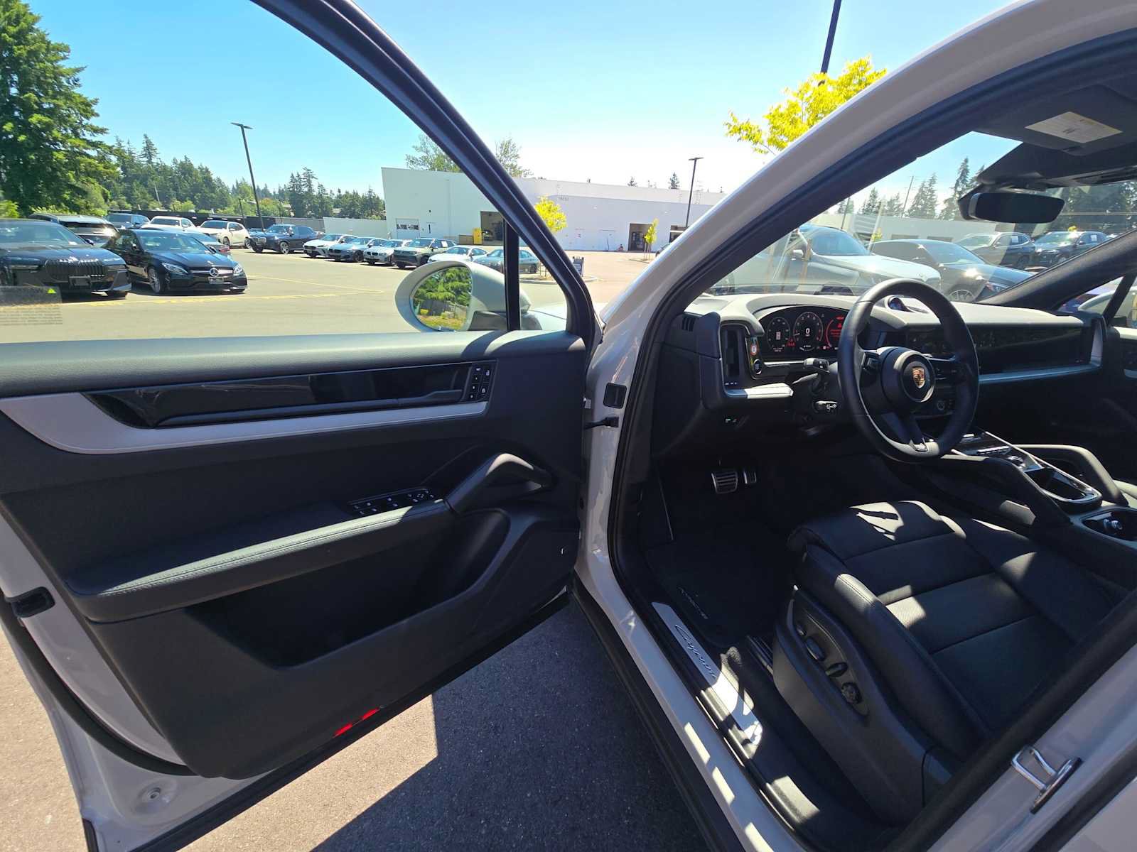 Used 2025 Porsche Cayenne S AWD/4WD image 20