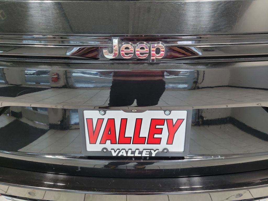 Used 2022 Jeep Grand Cherokee Limited image 15