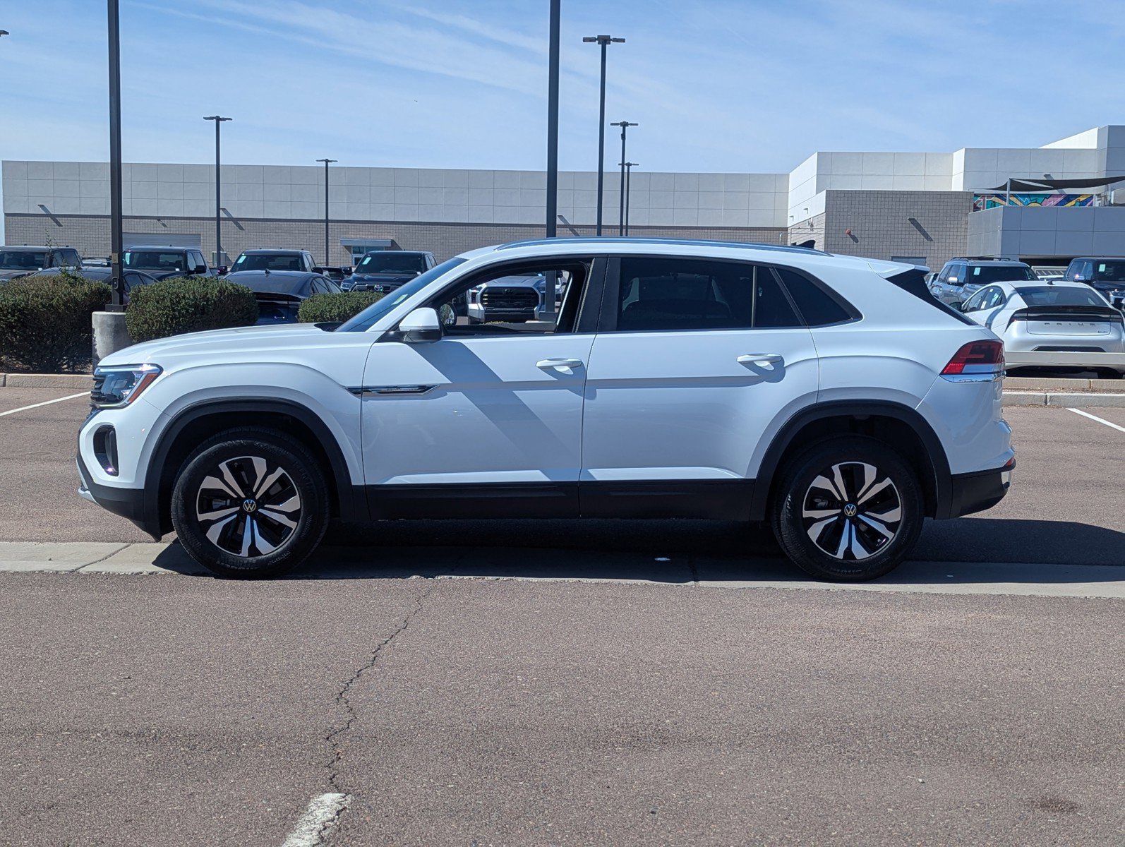 Used 2024 Volkswagen Atlas Cross Sport SE image 2