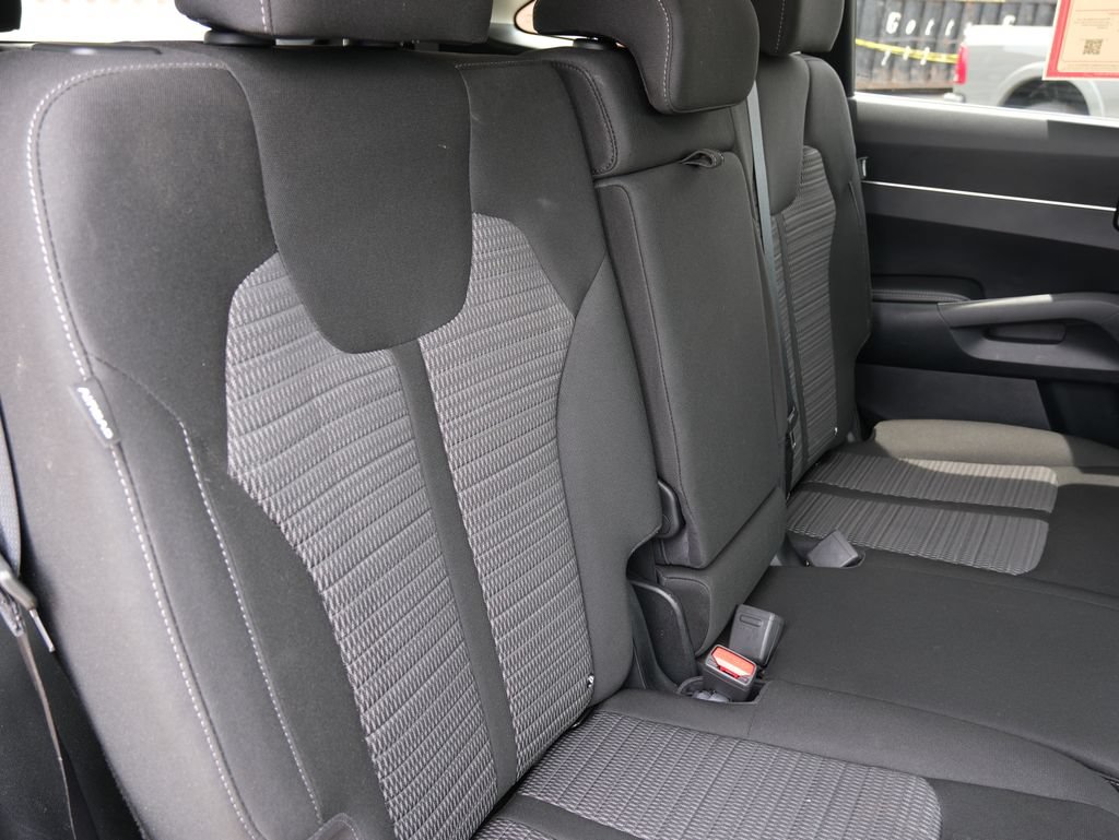 Used 2025 Kia Sorento LX FWD image 29