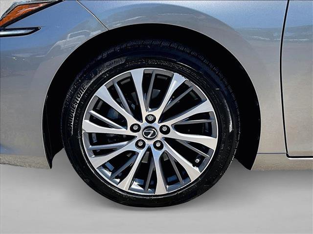 Used 2020 Lexus ES 300h w/ Premium Package image 10