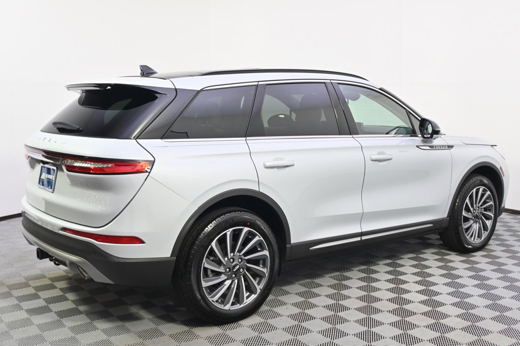 New 2025 Lincoln Corsair Reserve w/ Towing Package image 7
