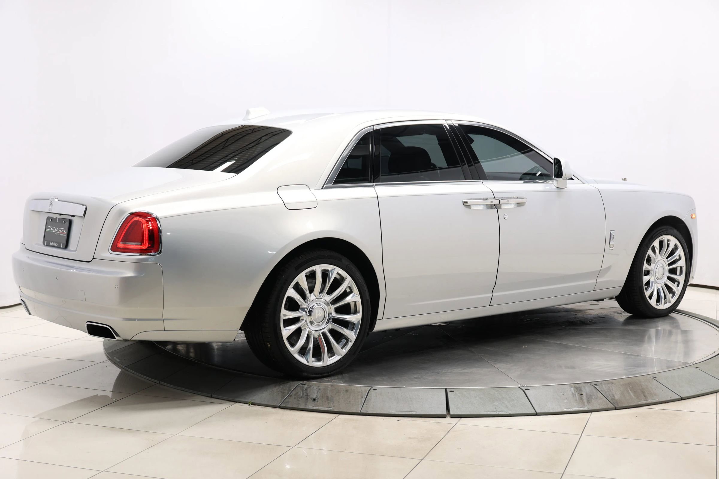 Used 2019 Rolls-Royce Ghost image 94