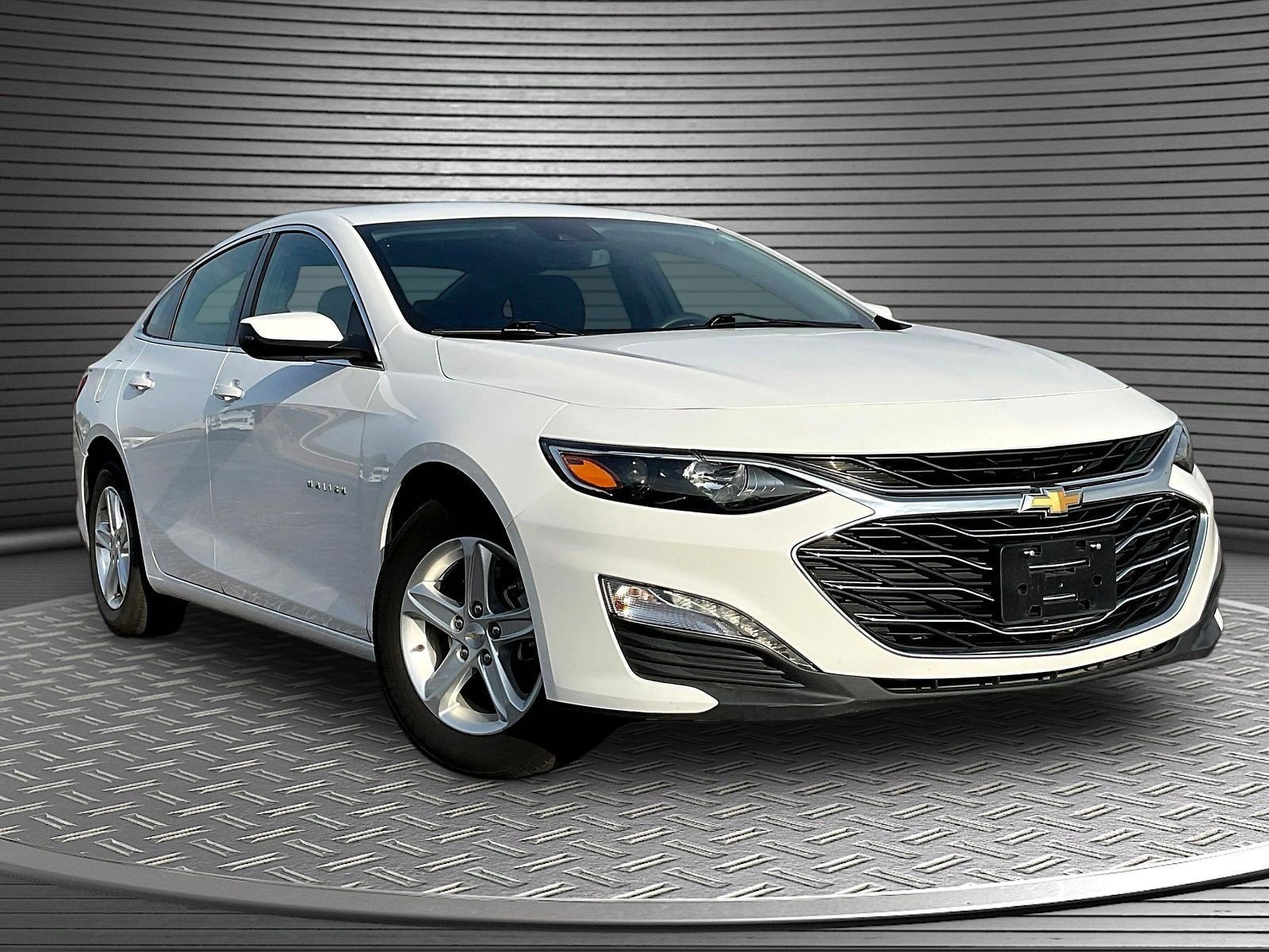 Used 2024 Chevrolet Malibu LT FWD image 1