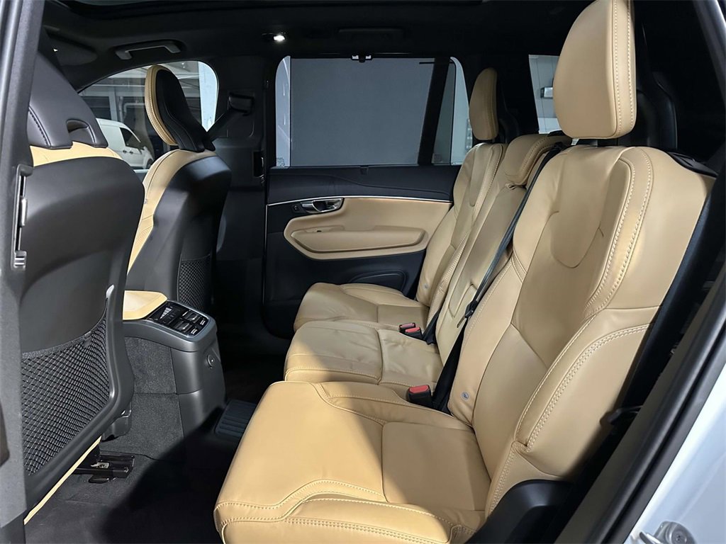 Used 2025 Volvo XC90 T8 Ultra w/ Protection Package Premier image 13