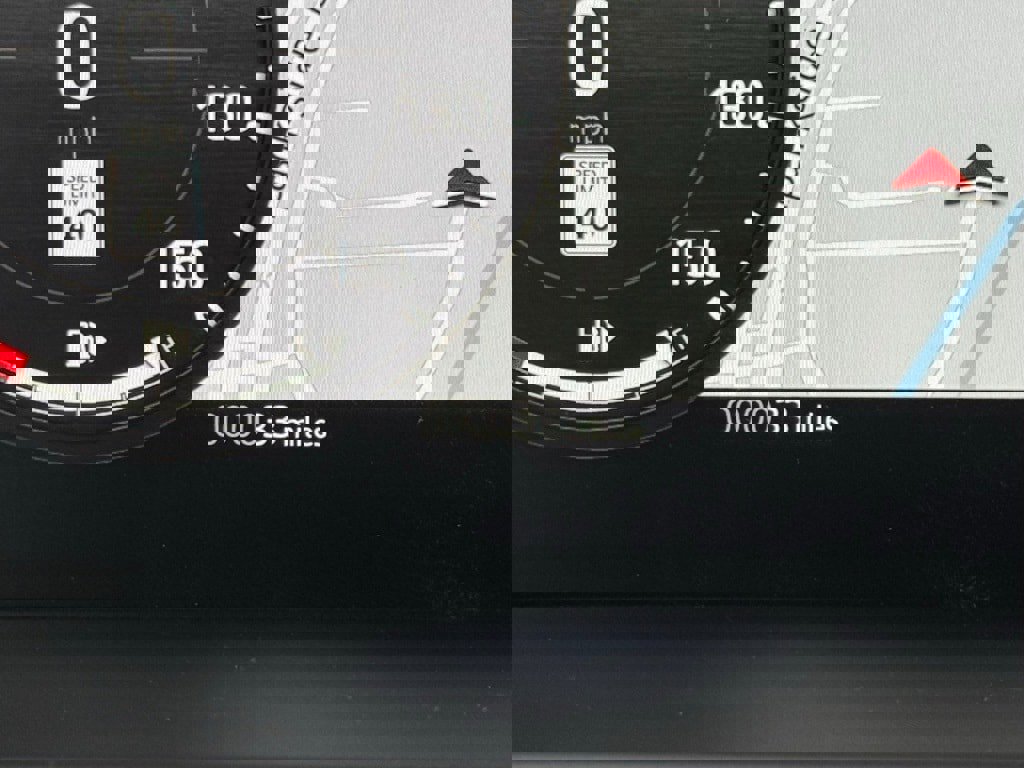 New 2026 Land Rover Defender 110 X-Dynamic SE image 32