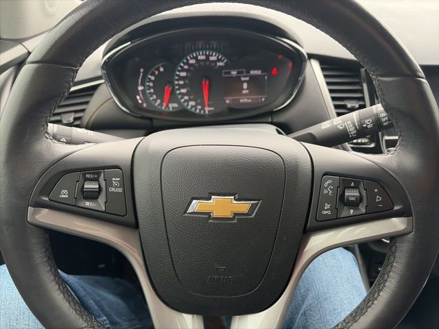 Used 2022 Chevrolet Trax LT w/ LT Convenience Package AWD/4WD image 21