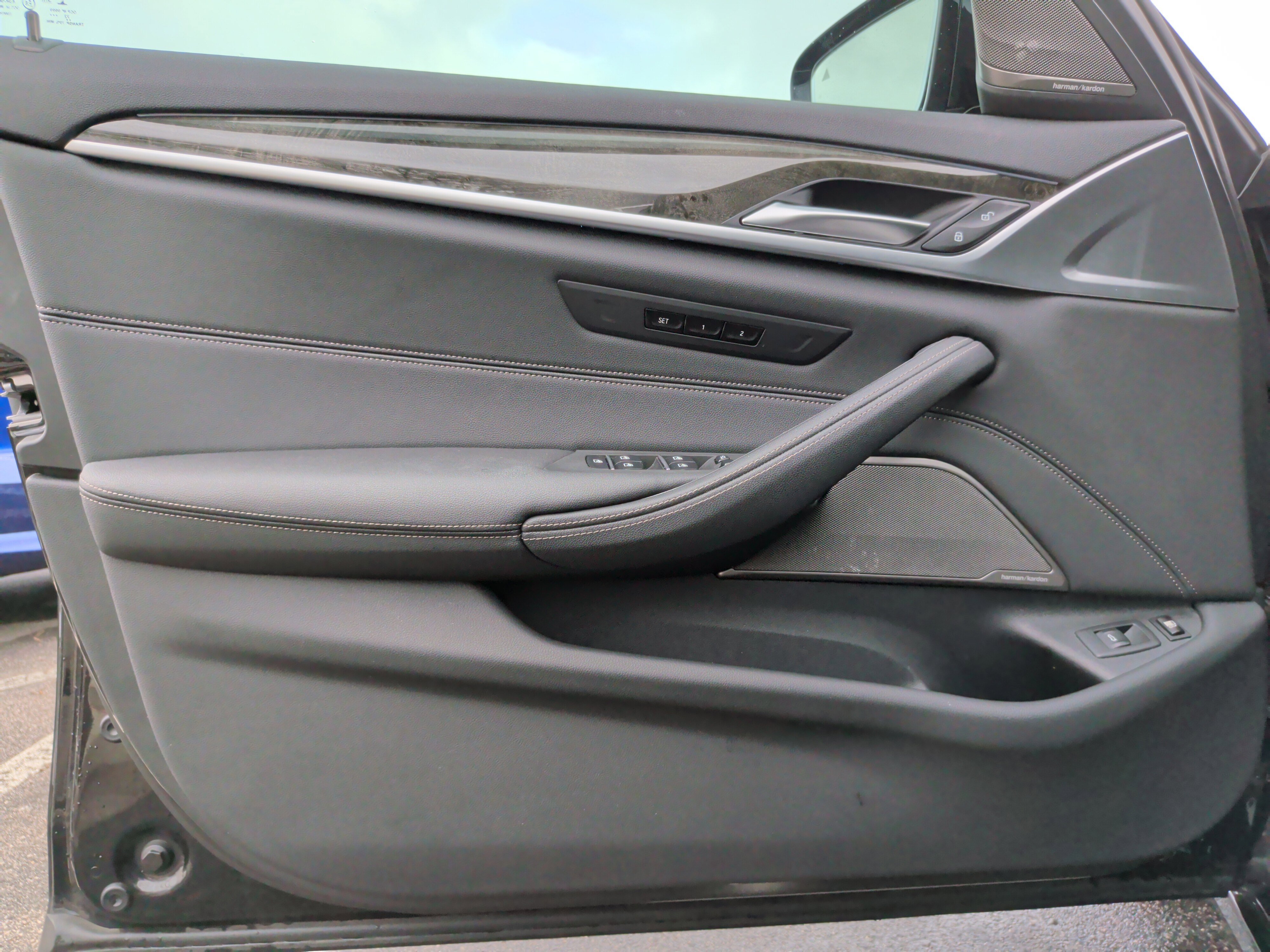 Certified 2023 BMW 530e w/ Premium Package image 27