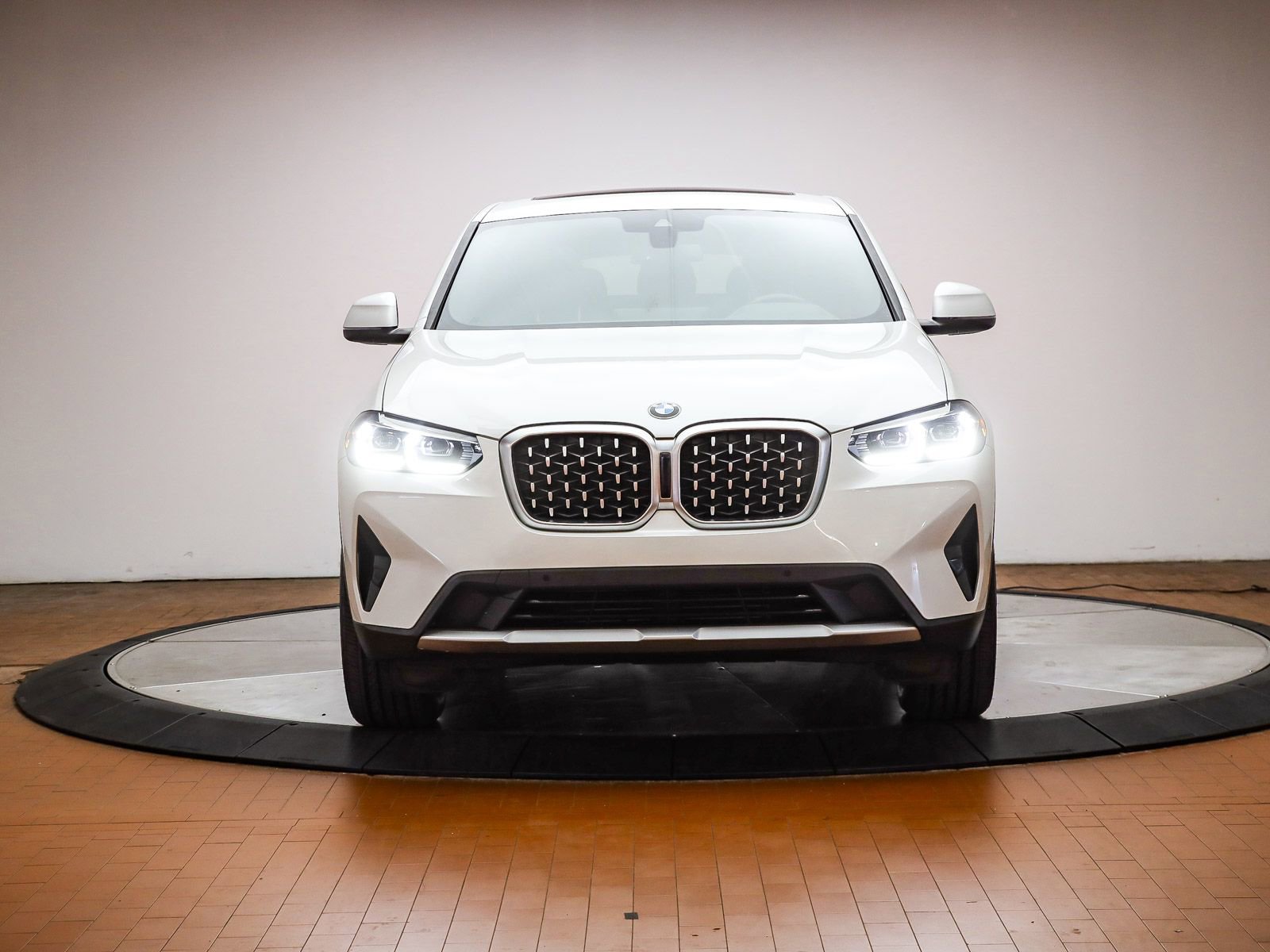 Certified 2023 BMW X4 xDrive30i w/ Premium Package image 7