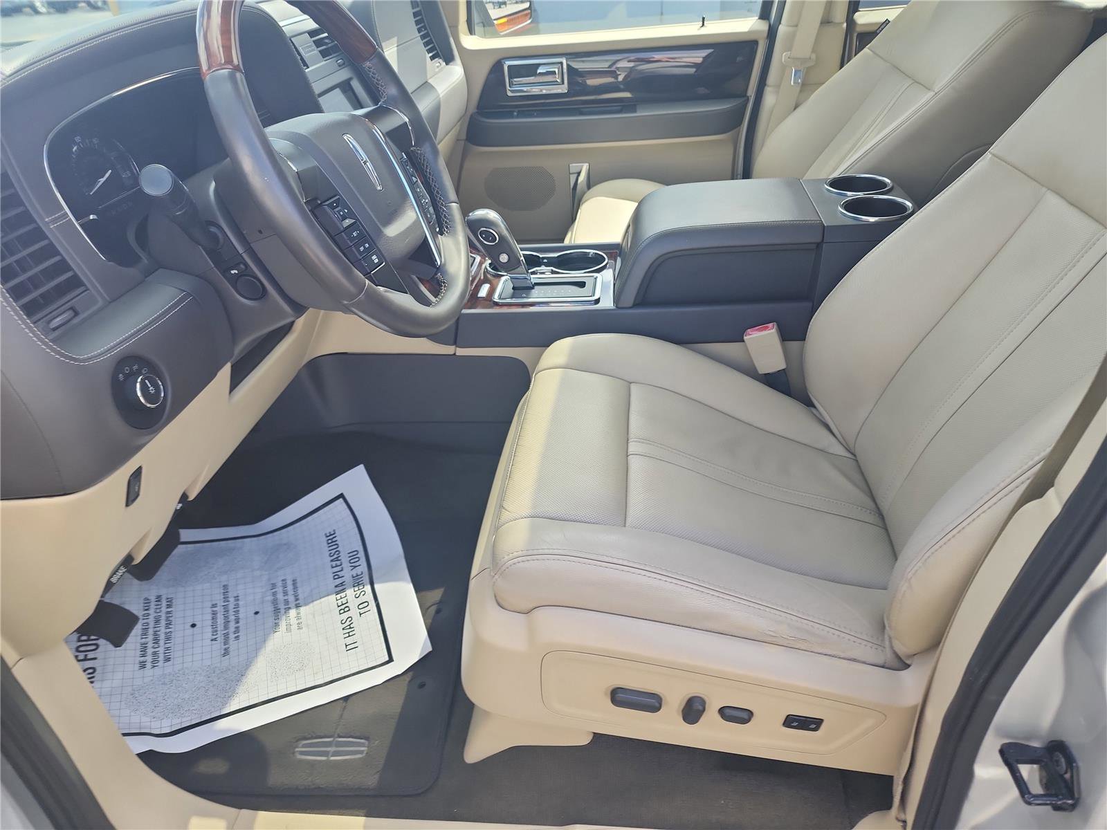 Used 2017 Lincoln Navigator Reserve image 16