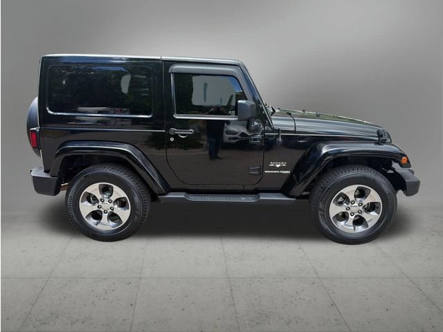 Used 2018 Jeep Wrangler Sahara w/ Connectivity Group AWD/4WD image 6