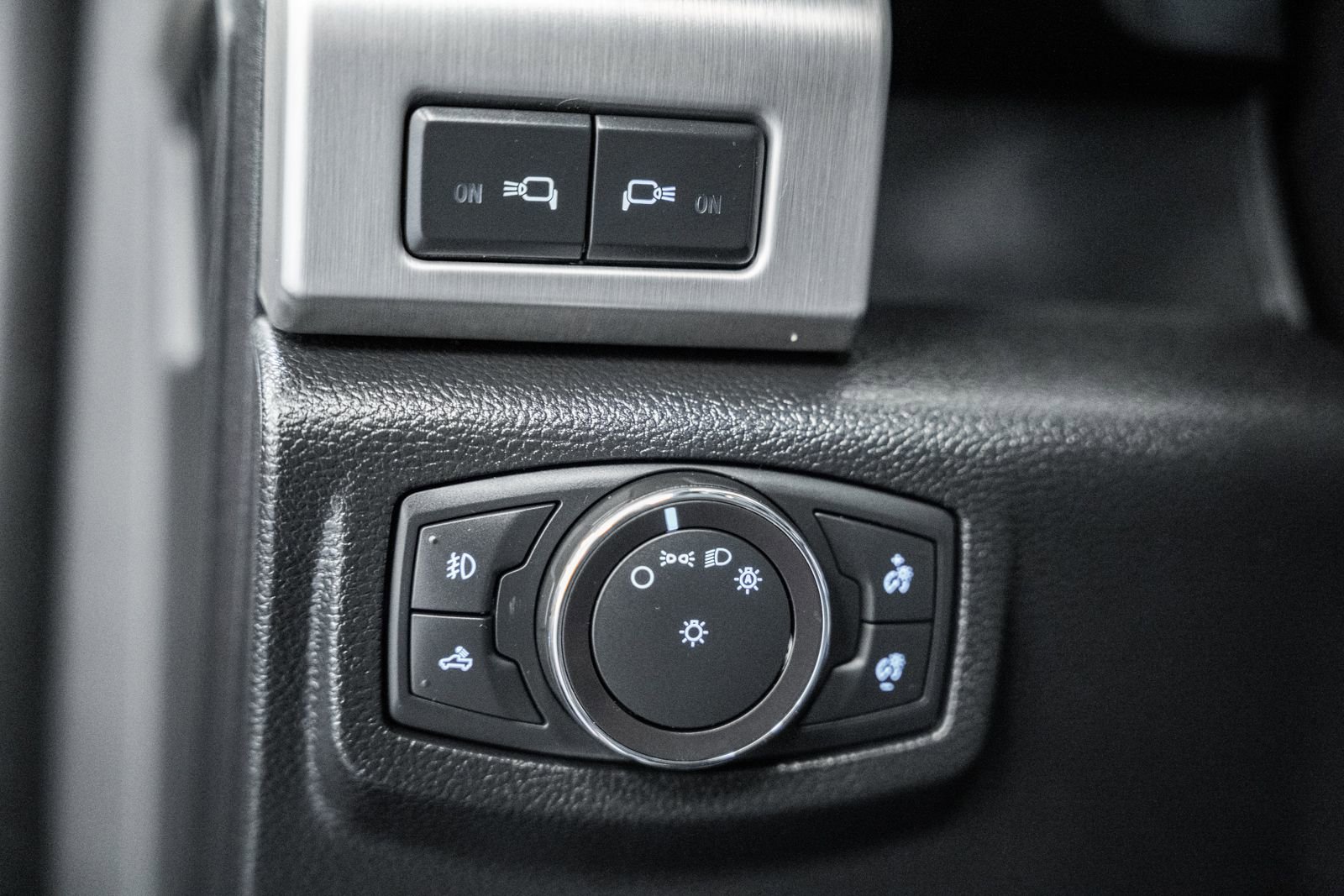 Certified 2018 Ford F150 Platinum w/ Equipment Group 701A Luxury image 59