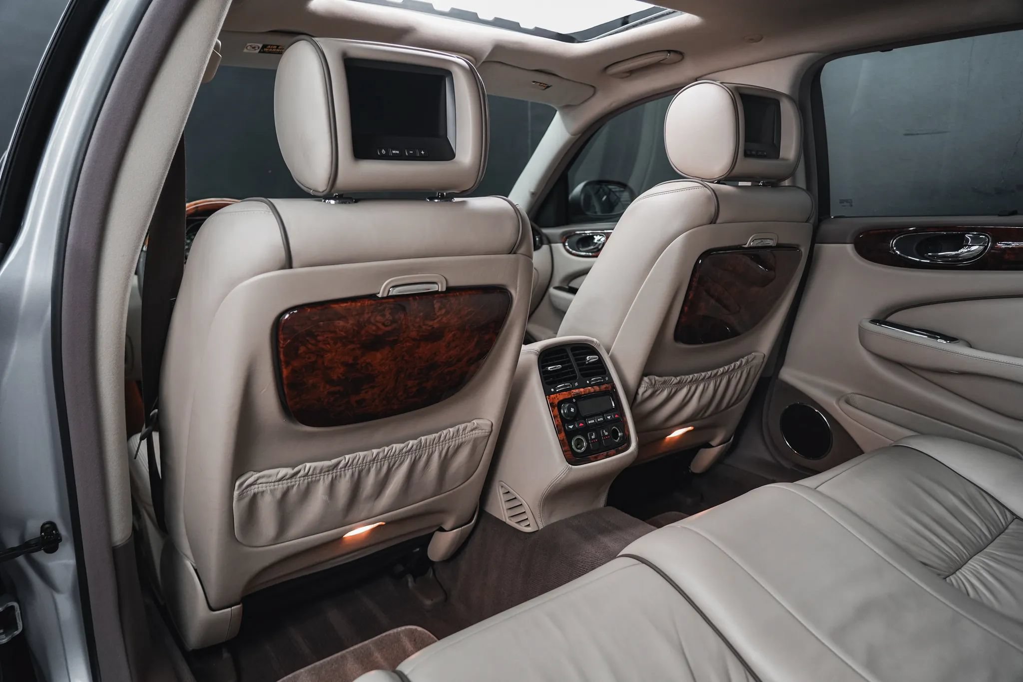 Used 2006 Jaguar XJ Vanden Plas RWD image 36