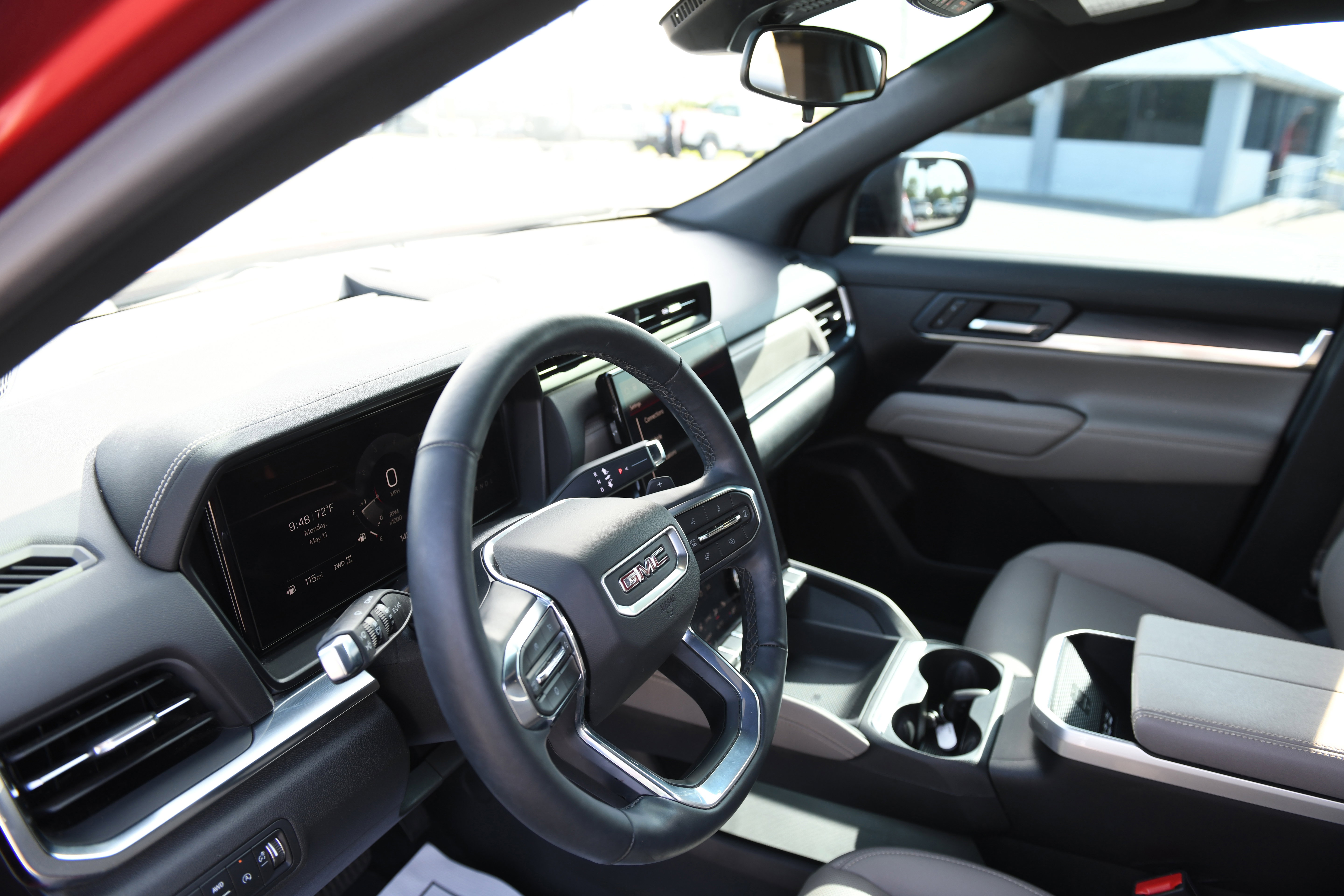 Used 2025 GMC Terrain Elevation w/ Elevation Premium Package AWD/4WD image 17