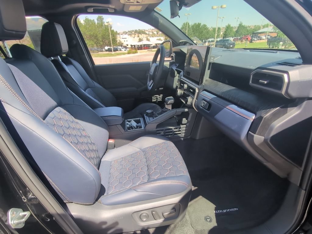 Used 2025 Toyota 4Runner Platinum AWD/4WD image 30