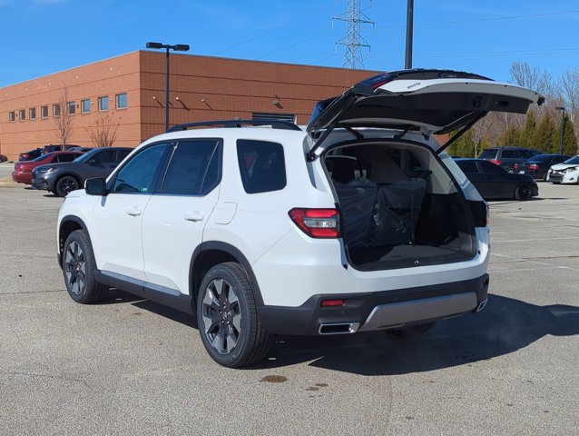 Used 2026 Honda Pilot Touring image 9