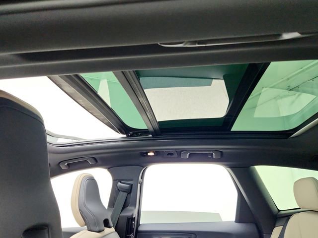 New 2026 Volvo XC60 B5 Plus w/ Protection Package Premier image 18