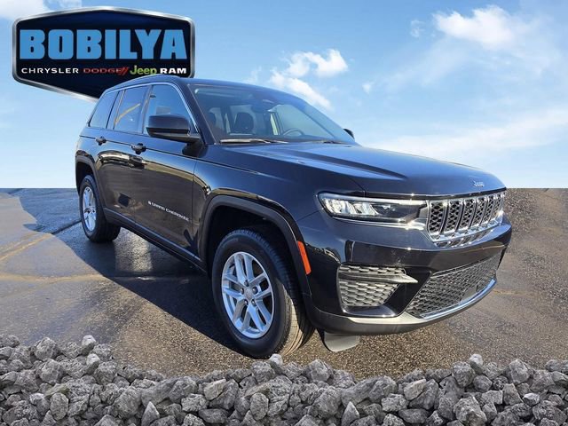 Used 2023 Jeep Grand Cherokee Laredo X image 2