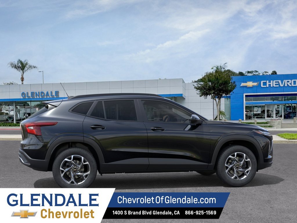 New 2026 Chevrolet Trax LT w/ Driver Confidence Package FWD image 5