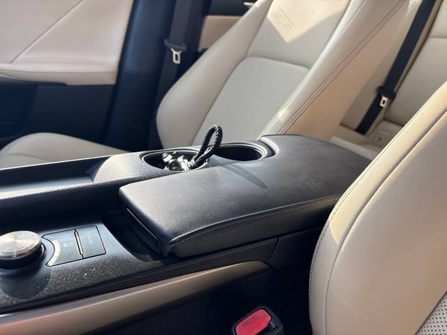 Used 2016 Lexus IS 200t RWD image 22