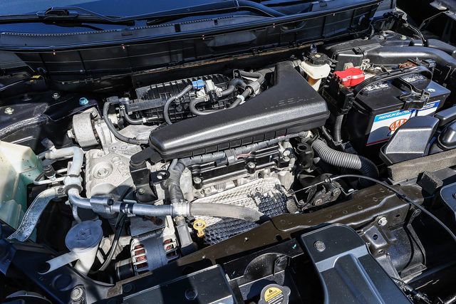 Used 2018 Nissan Rogue SV image 12