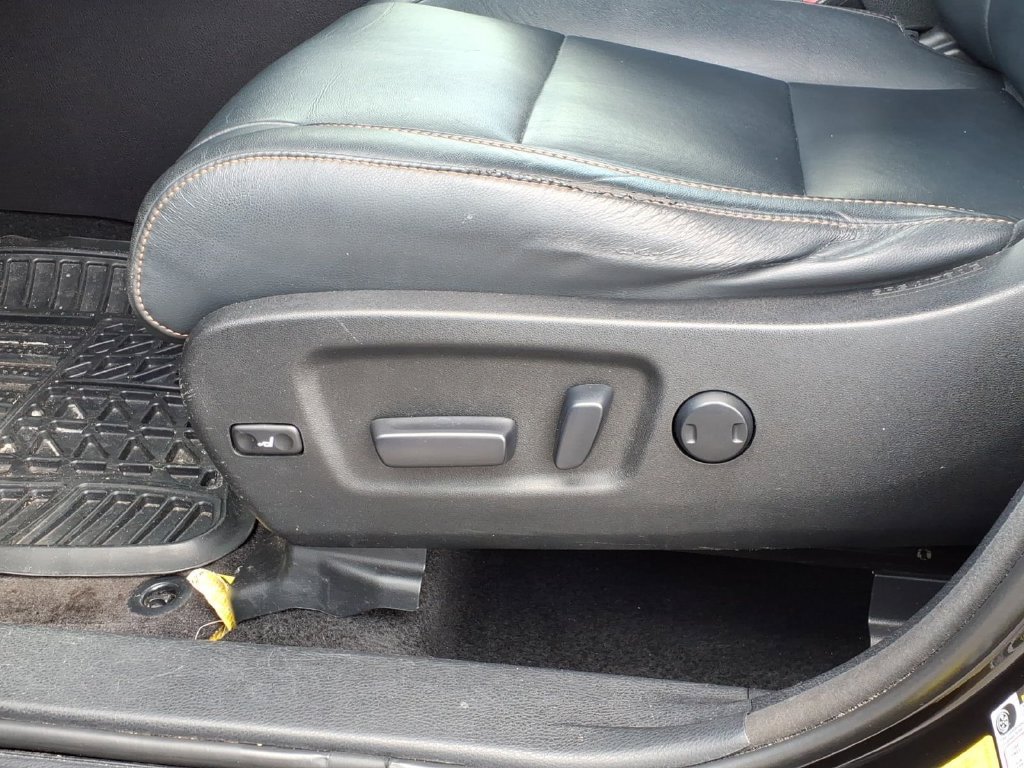 Used 2015 Toyota Highlander XLE FWD image 29