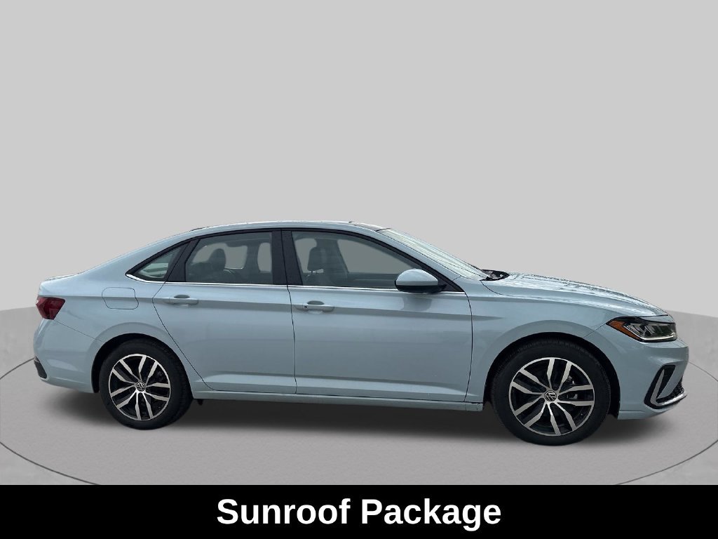 Used 2025 Volkswagen Jetta SE w/ Sunroof Package FWD image 9