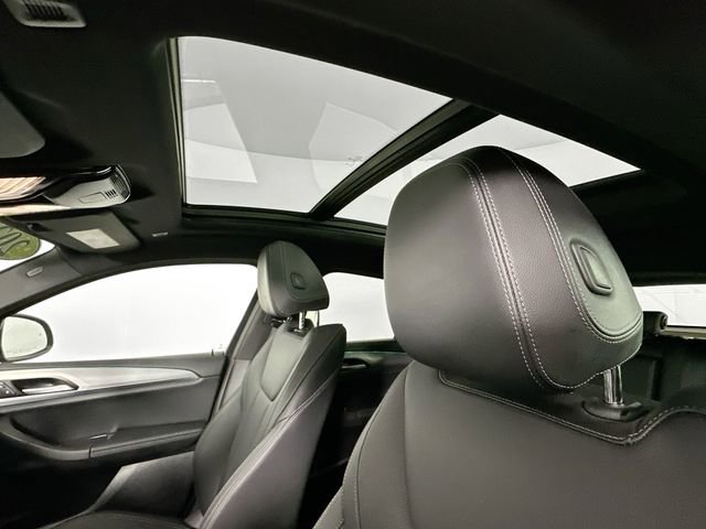 Used 2025 BMW X4 xDrive30i w/ Premium Package image 19