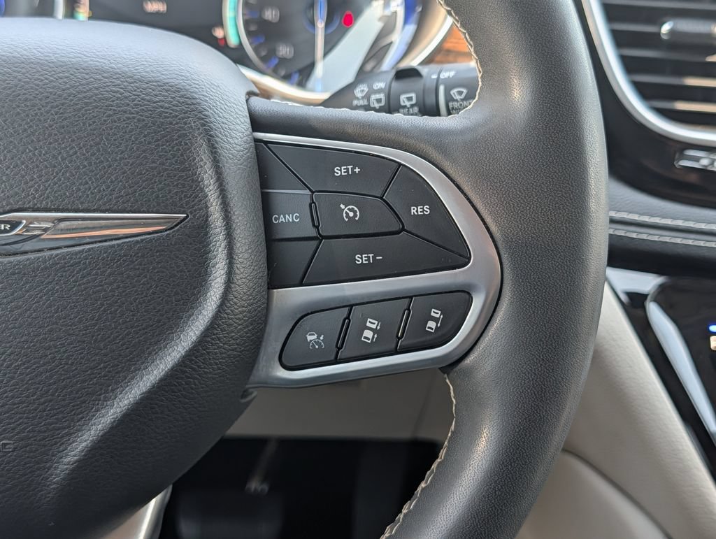Used 2022 Chrysler Pacifica Limited FWD image 22