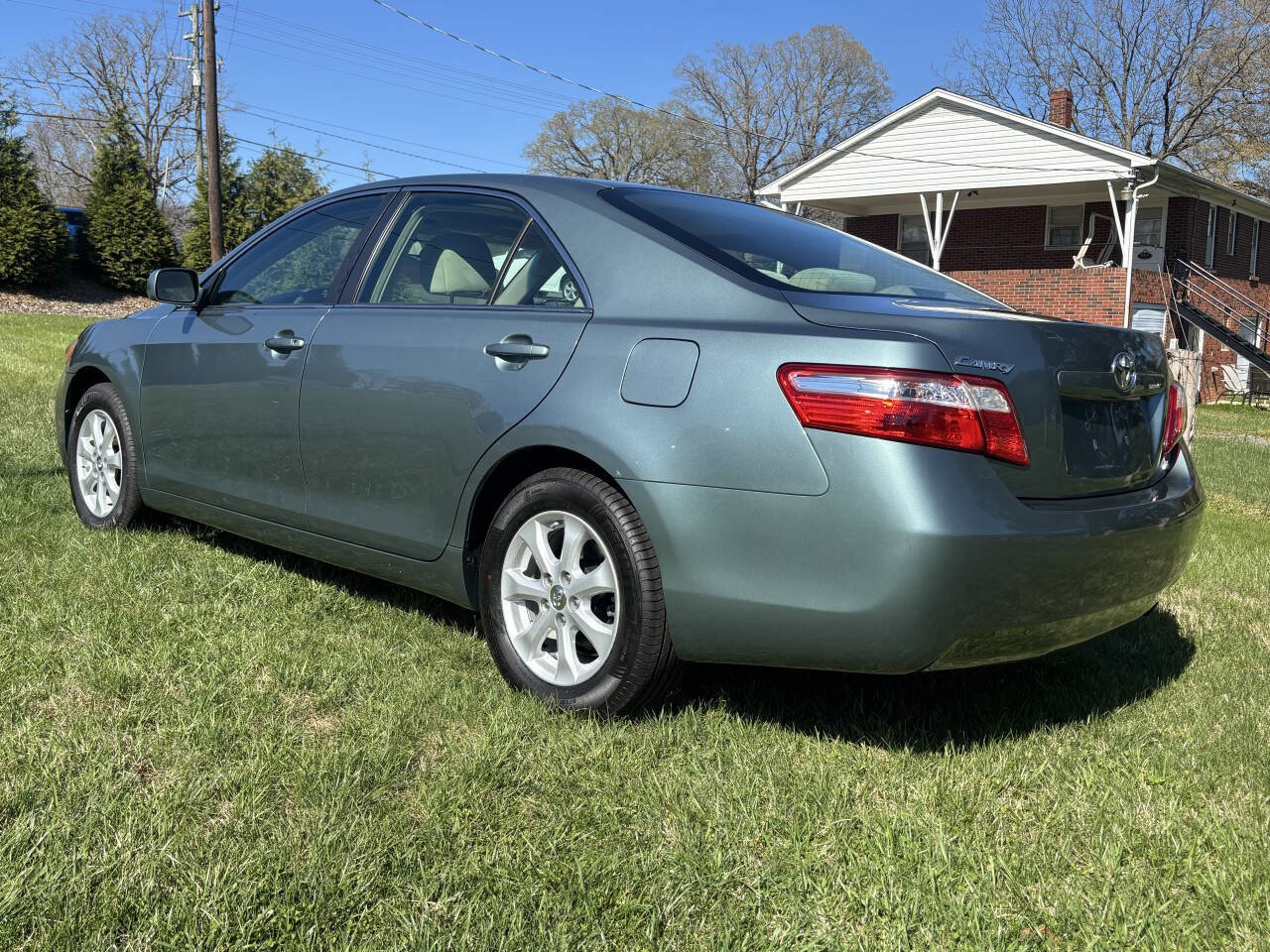 Used 2009 Toyota Camry LE FWD image 2
