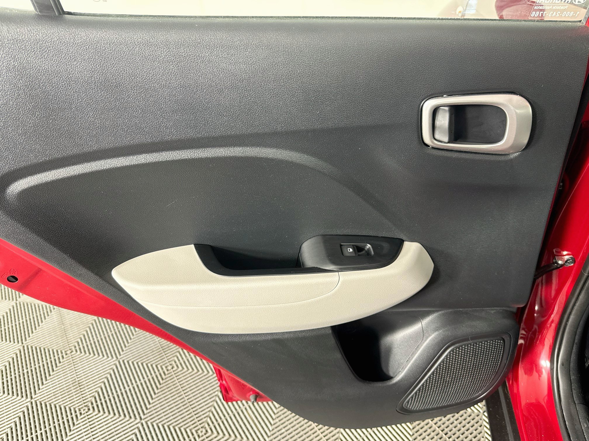Used 2021 Hyundai Venue SEL FWD image 23
