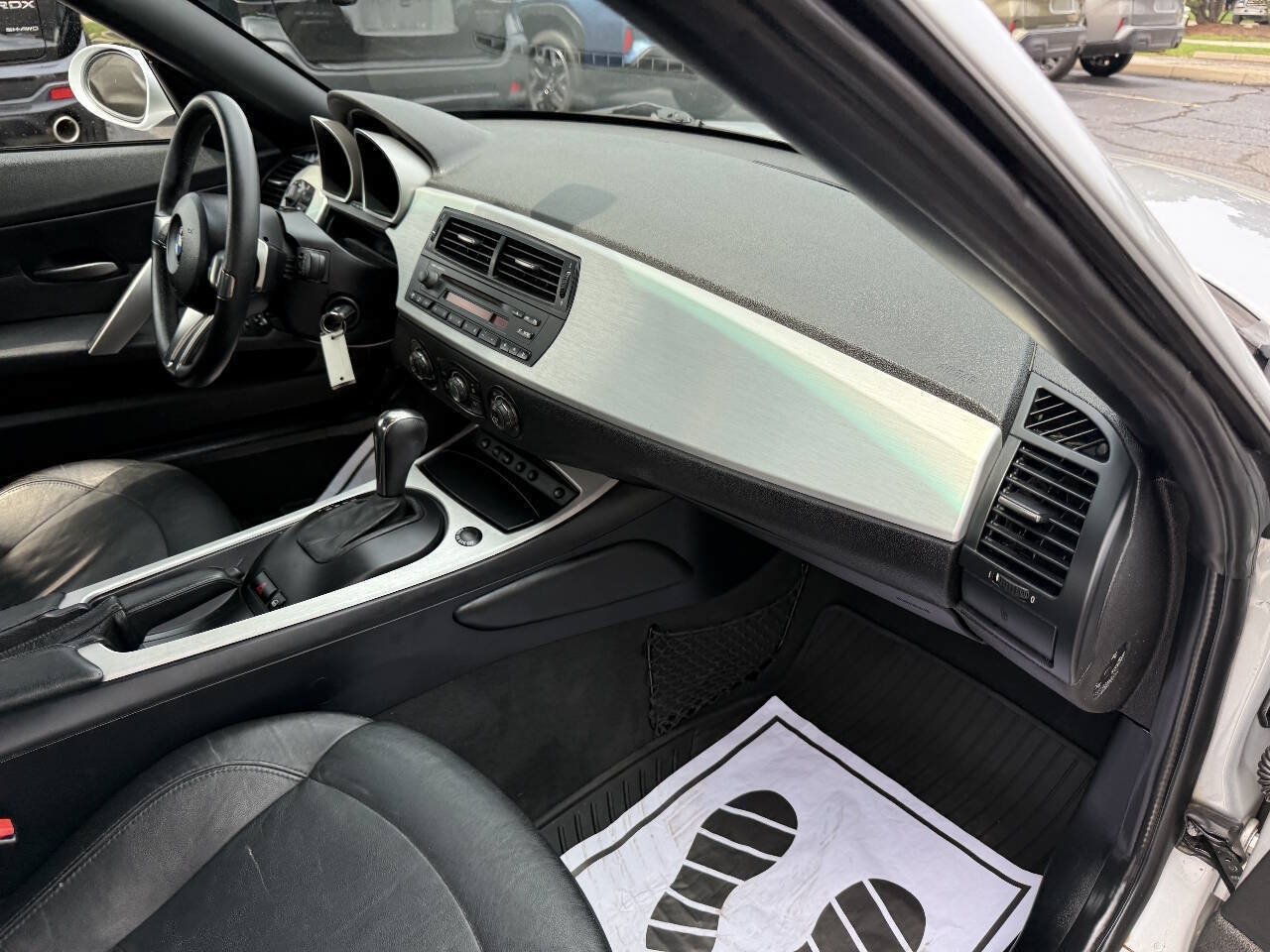 Used 2006 BMW Z4 3.0i RWD image 19