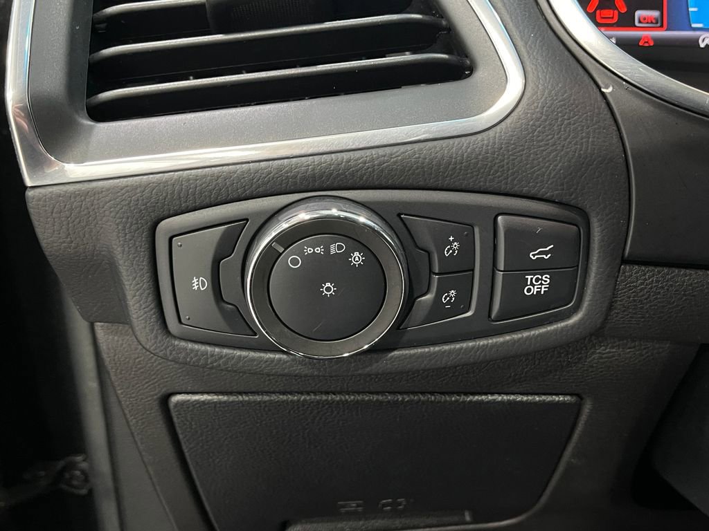Used 2020 Ford Edge Titanium w/ Equipment Group 301A image 22