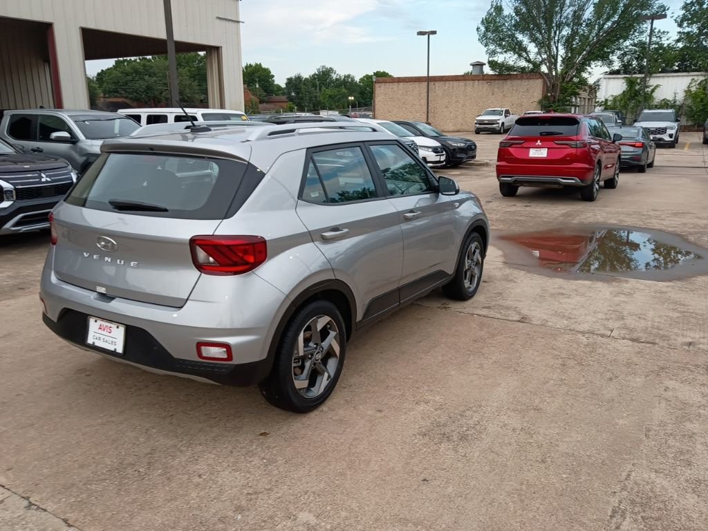 Used 2025 Hyundai Venue SEL FWD image 7
