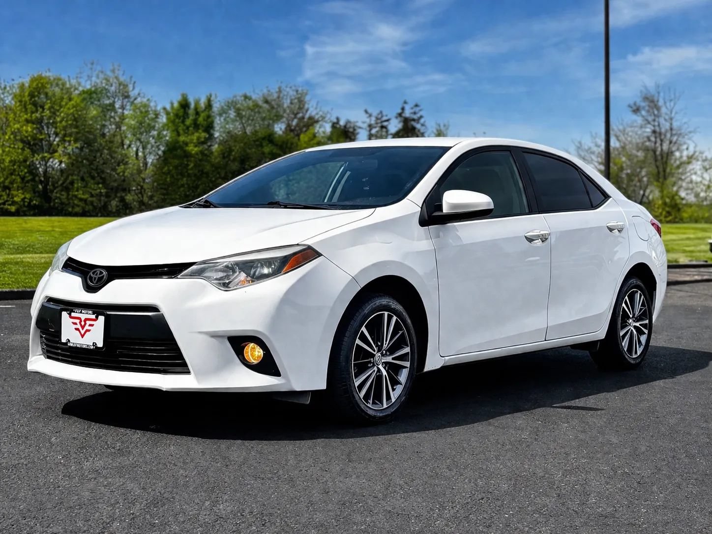 Used 2016 Toyota Corolla LE FWD image 2