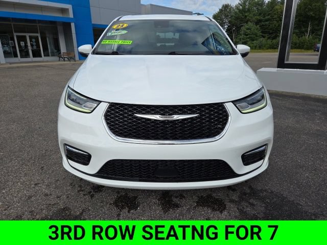 Used 2023 Chrysler Pacifica Touring-L FWD image 3
