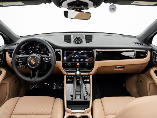 Certified 2025 Porsche Macan image 22