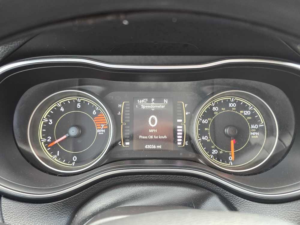 Used 2021 Jeep Cherokee Latitude FWD image 20