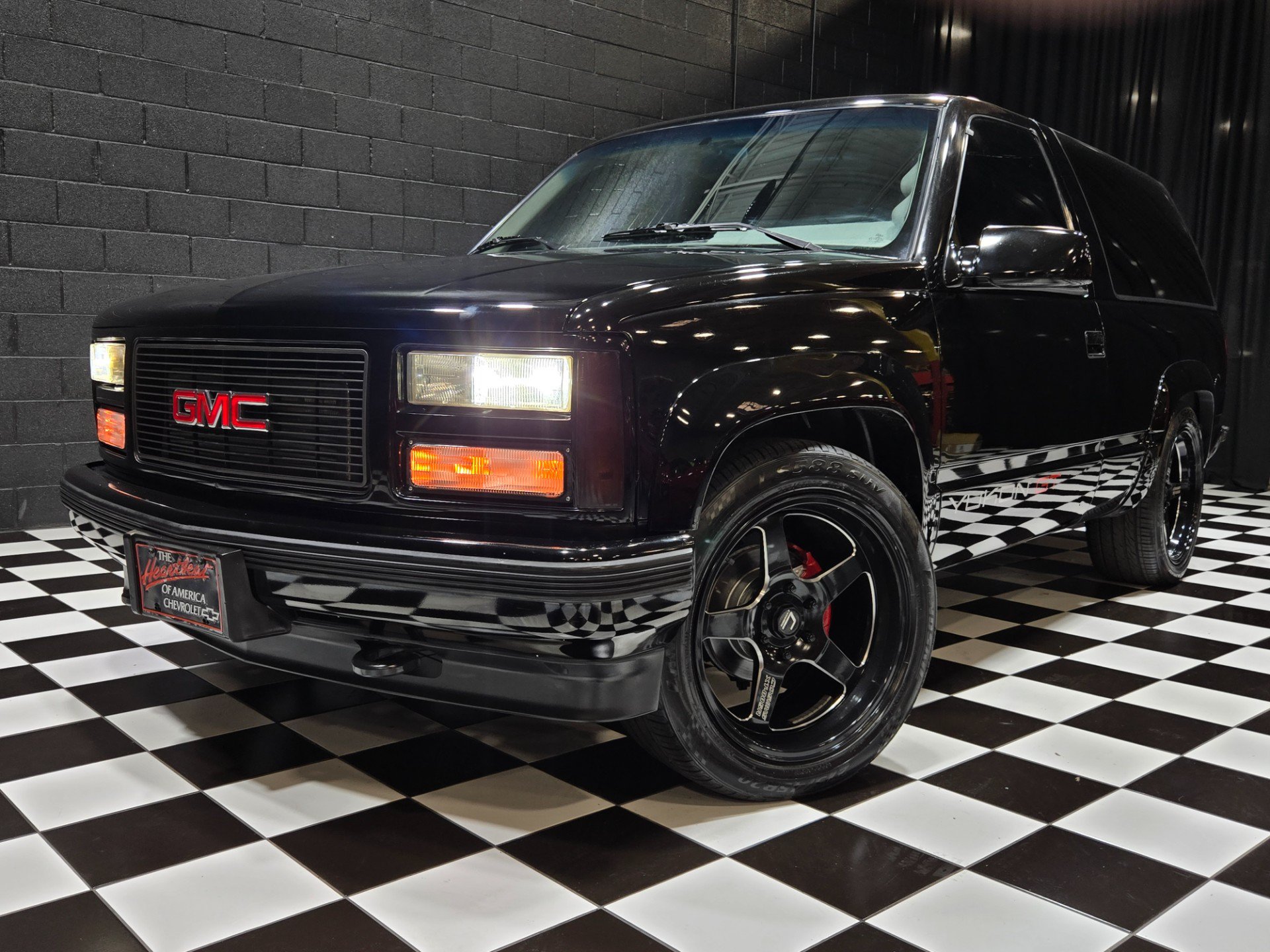 Used 1993 GMC Yukon 4WD 2-Door image 3