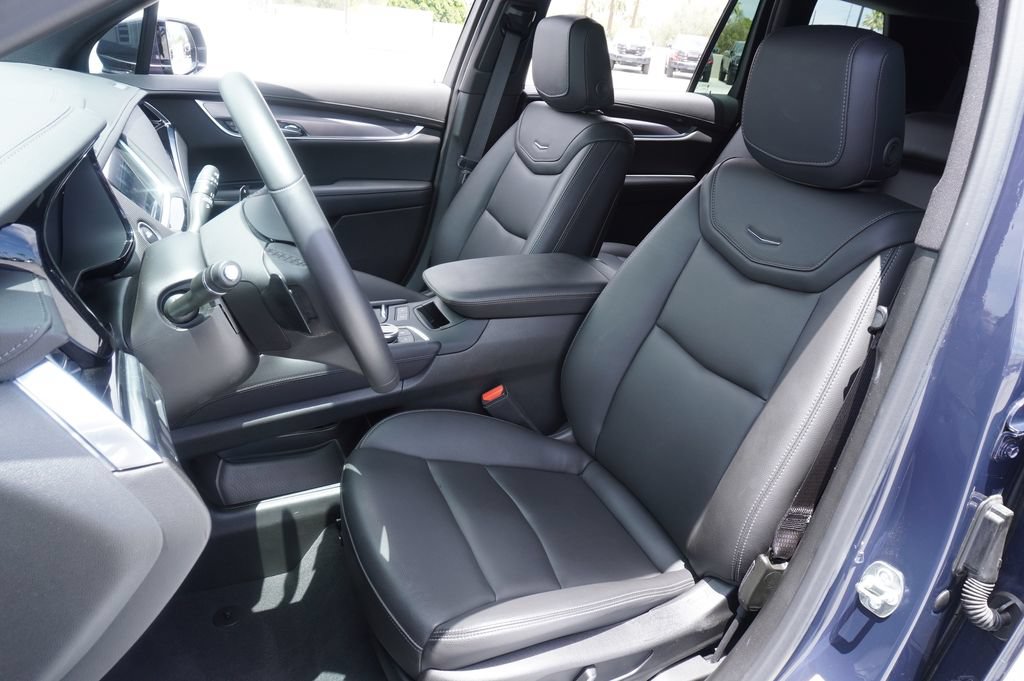 Certified 2025 Cadillac XT6 Luxury FWD image 15